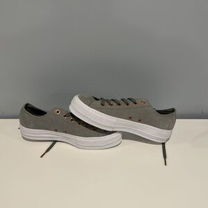 Converse Gray Sneakers with White Platform Sole